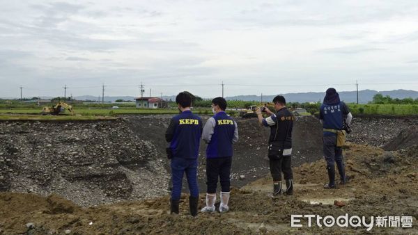 ▲▼美濃亂埋 。(圖/記者陳宏瑞翻攝)