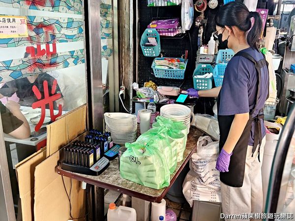 ▲▼半邊圓米粉湯香菇肉粥。(圖/部落客Darren蘋果樹旅遊玩樂誌授權提供)