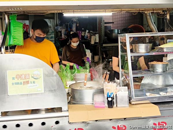 ▲▼半邊圓米粉湯香菇肉粥。(圖/部落客Darren蘋果樹旅遊玩樂誌授權提供)