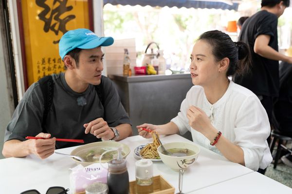 ▲曾寶儀體驗阮經天的健身日常。(圖/三立提供)