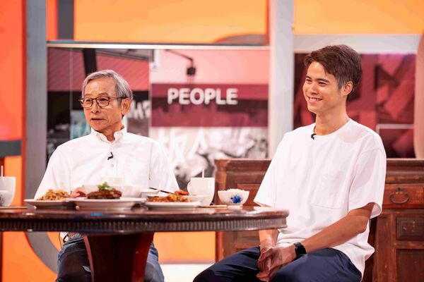 ▲吳念真(左)與愛兒吳定謙 。(圖/TVBS)