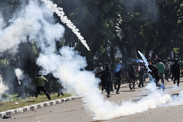 ▲▼ 印尼28日的示威抗議演變成警民衝突。(圖/路透)