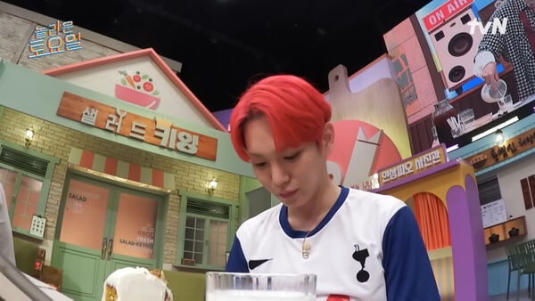 ▲Key錄影中「突抱著泰妍痛哭」全場嚇壞。(圖/翻攝自YouTube/놀라운 토요일 Amazing Saturday)