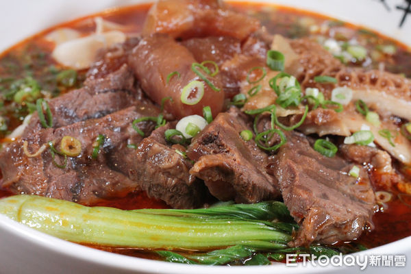 ▲築間新品牌「麟德殿牛肉麵」9/1開幕。(圖/記者黃士原攝)