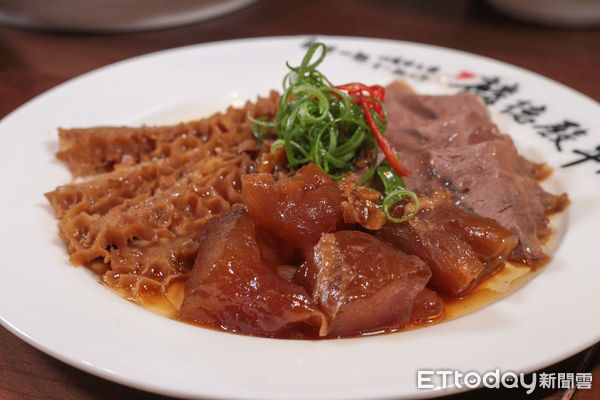 ▲築間新品牌「麟德殿牛肉麵」9/1開幕。(圖/記者黃士原攝)