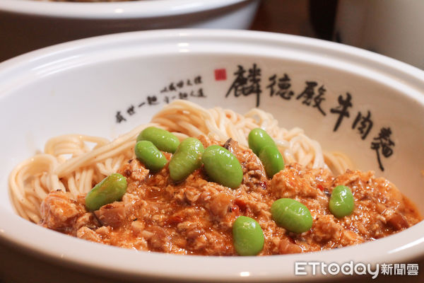 ▲築間新品牌「麟德殿牛肉麵」9/1開幕。(圖/記者黃士原攝)