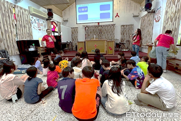 ▲▼「愛身邊的人」體驗活動,讓孩子們學習彼此協作信任夥伴共同闖關 。(圖/任林教育基金會提供)