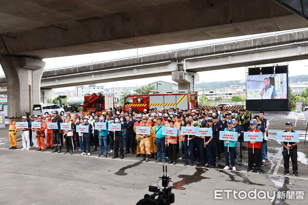 ▲南投縣政府辦理陸上重大交通事故災防演習,中央地方聯合救災。(圖/南投縣政府提供)