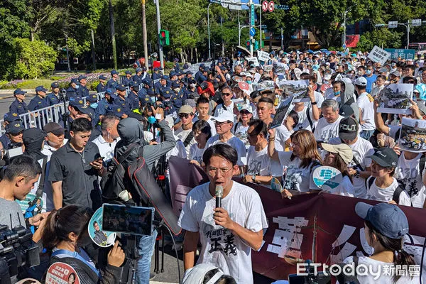 ▲民眾黨主席黃國昌發起「司法改革 公民走讀」活動。(圖/記者林敬旻攝)