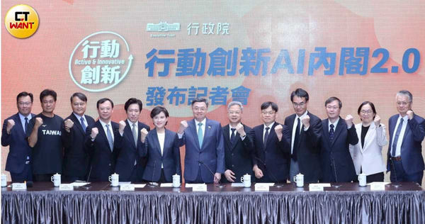 「攬才專法」修正案上路後,有望增加外國人才長駐台灣誘因,圖為新內閣合影。(圖/劉耿豪攝)