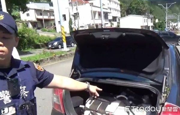 ▲▼查扣遭盜伐逾1公噸之珍貴肖楠、扁柏國有林木。(圖/桃園警分局提供)