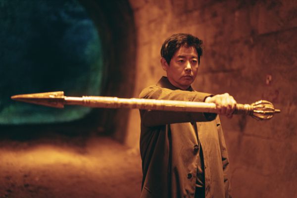 ▲▼成東鎰在片場認親雷嘉汭是「台灣乾女兒」。(圖/disney+提供)