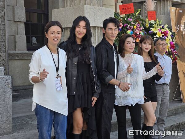 ▲庭庭(右起)王彩樺、溫昇豪與隋棠出席記者會。(圖/記者葉文正攝)