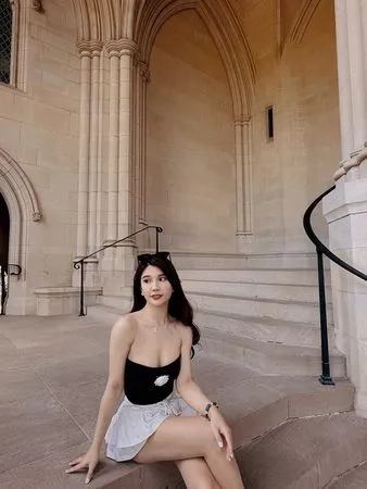 ▲琳妲火辣拍照引注目。(圖/樂天桃猿)