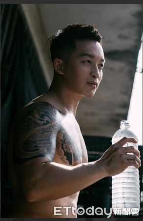 ▲▼ 超潮的!農民不再是衰老代名詞 雲林青農「猛農月曆」秀健美 。(圖/記者游瓊華翻攝)