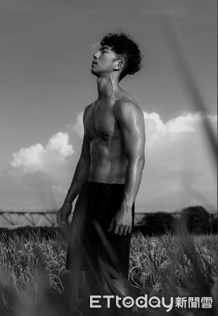 ▲▼ 超潮的!農民不再是衰老代名詞 雲林青農「猛農月曆」秀健美 。(圖/記者游瓊華翻攝)