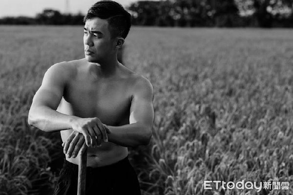 ▲▼ 超潮的!農民不再是衰老代名詞 雲林青農「猛農月曆」秀健美 。(圖/記者游瓊華翻攝)