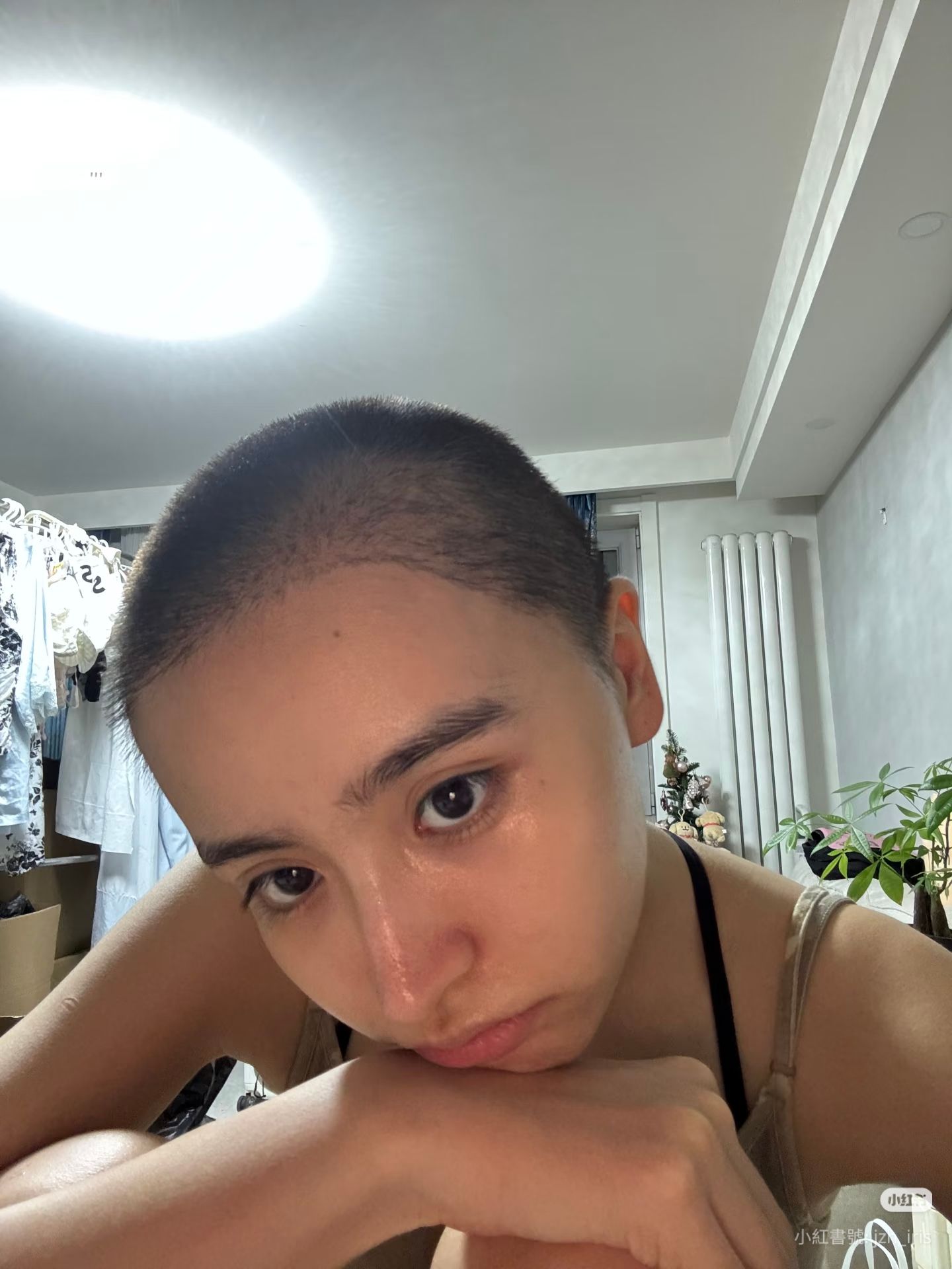 ▲▼《青春有你2》金子涵暴瘦剃平頭 宣布「改吃素」網憂她身體狀況。(圖/翻攝自金子涵小紅書)