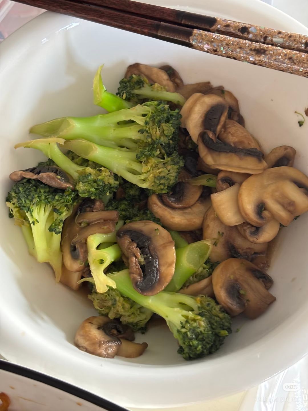 ▲▼《青春有你2》金子涵暴瘦剃平頭 宣布「改吃素」網憂她身體狀況。(圖/翻攝自金子涵小紅書)