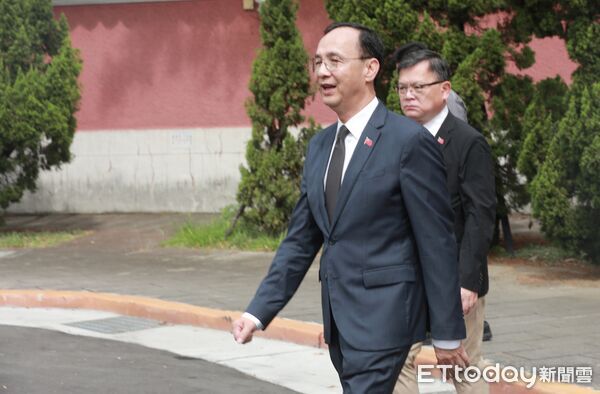 ▲▼朱立倫紀念抗戰勝利暨臺灣光復八十週年赴國民革命忠烈祠致敬。(圖/記者周宸亘攝)