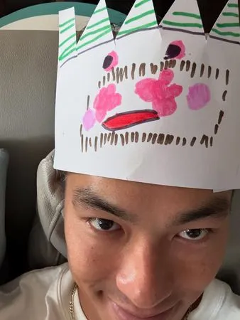 ▲▼楊祐寧43歲生日在病房陪伴爸爸。(圖/翻攝自IG)