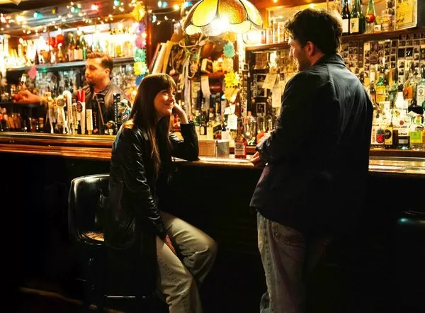 ▲《天作之合》由達珂塔強生、克里斯伊凡與佩德羅帕斯卡主演。(圖/索尼影業提供)