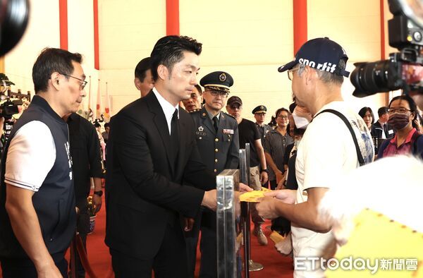 ▲▼ 蔣萬安出席臺北市114年秋祭忠烈陣(公)亡將士典禮。(圖/記者徐文彬攝)