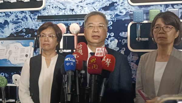 ▲經濟部長龔明鑫到彰化與水五金業者座談,縣長王惠美等人陪同。(圖/記者唐詠絮攝)