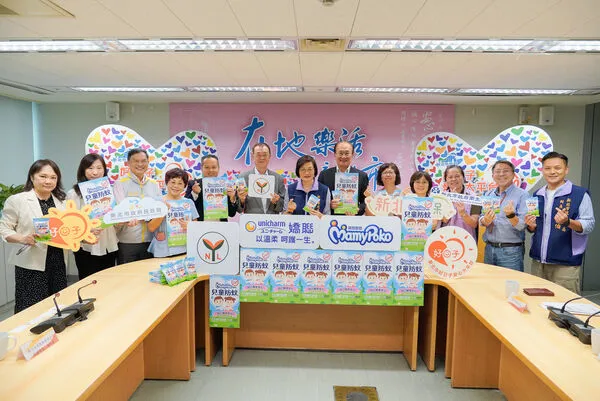 ▲嬌聯、南六企業捐2萬包防蚊濕巾。(圖/新北市社會局提供)