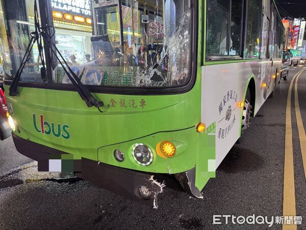 ▲▼台中逢甲商圈車禍 19歲女騎士碰撞公車送醫。(圖/記者白珈陽翻攝)