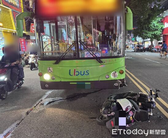 ▲▼台中逢甲商圈車禍 19歲女騎士碰撞公車送醫。(圖/記者白珈陽翻攝)
