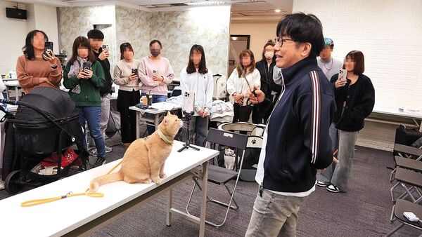 戴更基長年宣導正向教育,但他對待寵物的方式卻讓學員不認同。(翻攝自戴更基臉書)