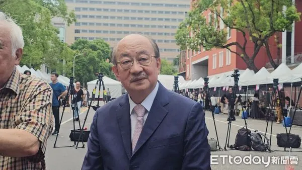 ▲▼民進黨團總召柯建銘與總統府資政姚嘉文互動。(圖/記者呂佳賢攝)