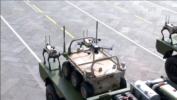 ▲▼九三閱兵,共軍陸上無人戰車。(圖/翻攝新華社)