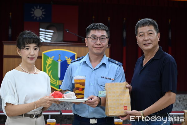 ▲▼敬軍活動於花東防衛指揮部舉辦,縣長徐榛蔚親自出席致敬。(圖/花蓮縣政府提供,下同)