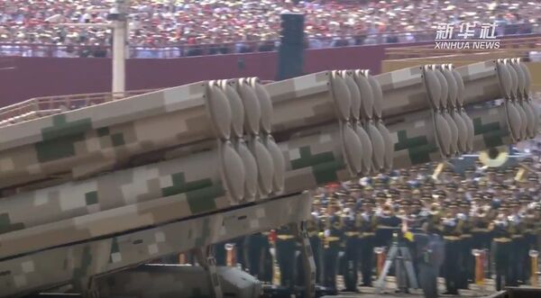 ▲▼大陸九三大閱兵中兩型191遠程箱式火箭炮集中亮相。(圖/翻攝自新華社)