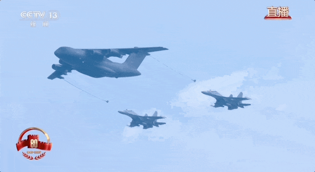 ▲大陸九三閱兵中,模擬空中加油的女飛官譚紅梅。(圖/翻攝大風新聞)