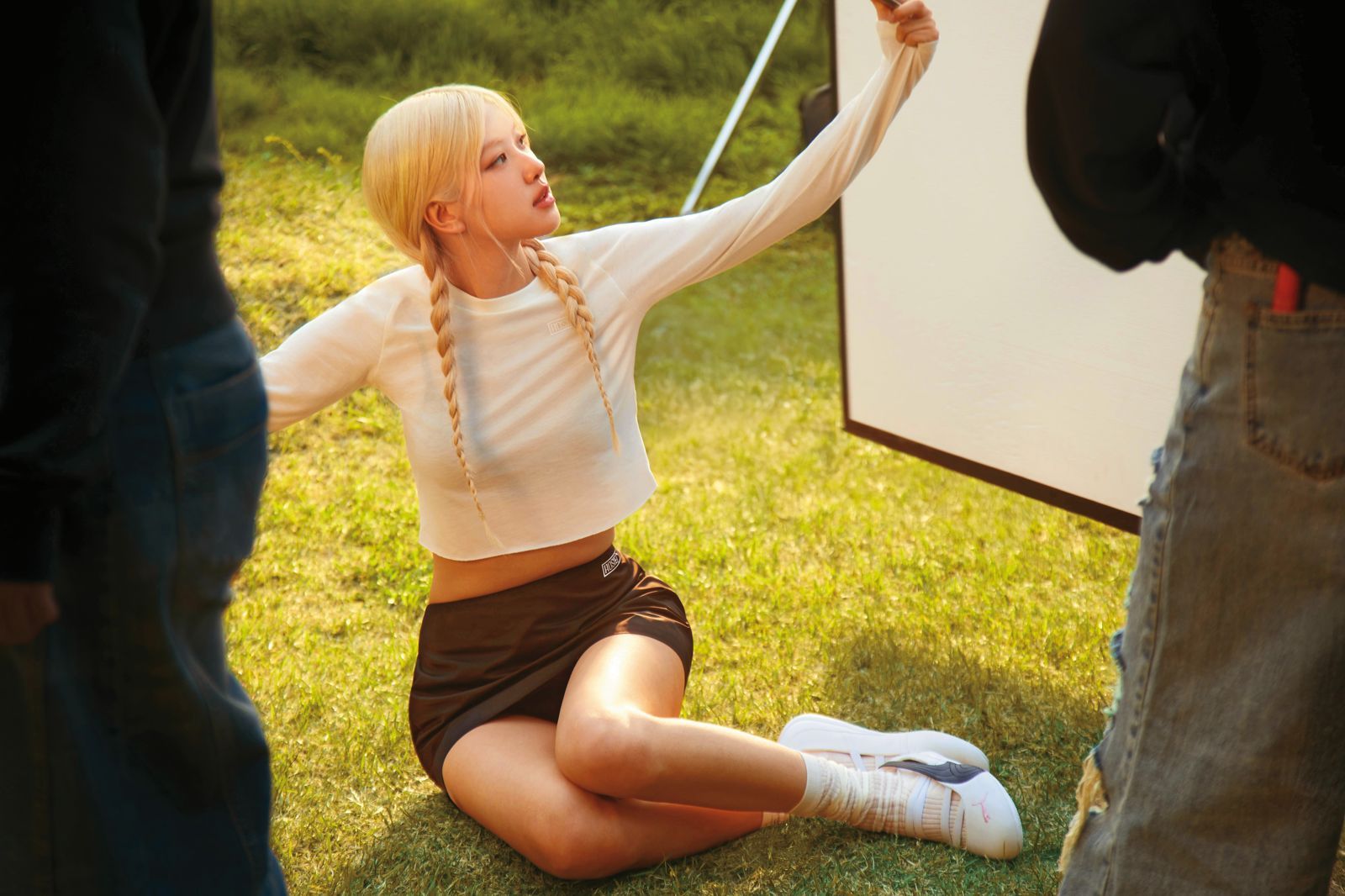 ROSÉ親自操刀的PUMA x ROSÉ聯名系列,當然也由她親自上陣示範。