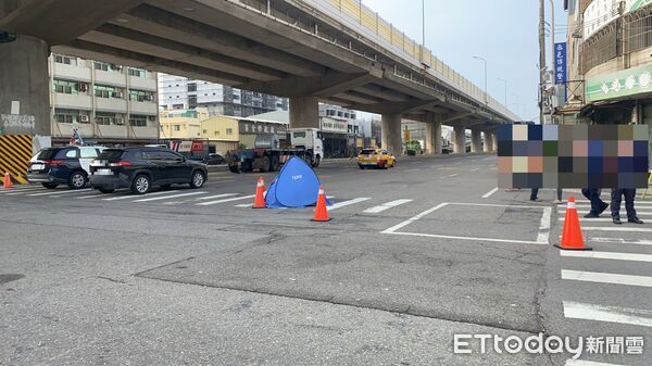 ▲▼ 台中72歲婦人騎車直行,遭右轉的聯結車輾斃。(圖/記者游瓊華翻攝,下同)