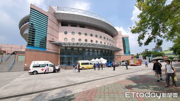 ▲▼台灣大學綜合體育館游泳池一碩士生溺水。(圖/記者黃彥傑攝)