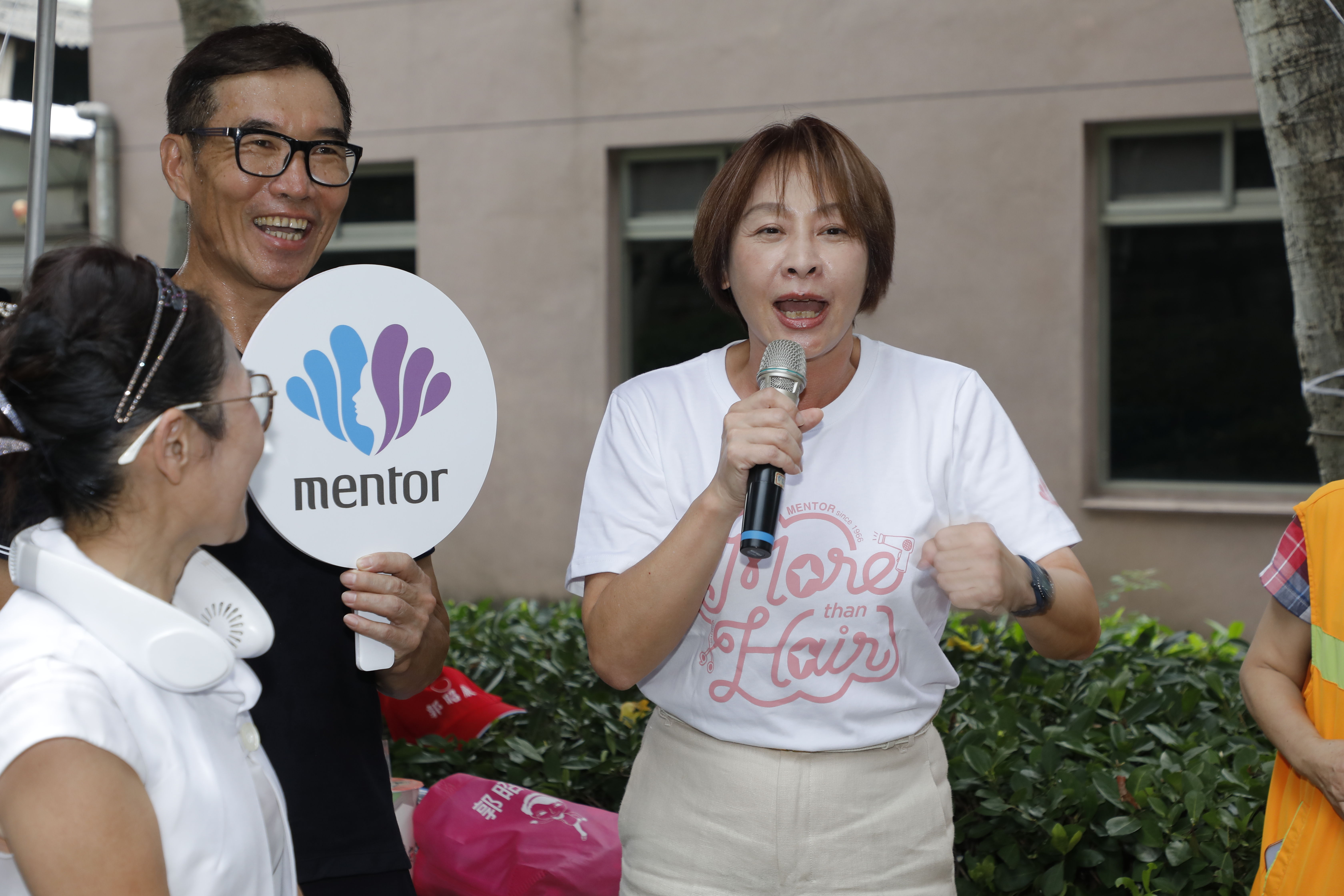 ▲▼國民黨台北市議員郭昭巖邀集萬華在地商家,準備大禮送給奪冠的東園國小少棒隊。(圖/記者湯興漢攝)