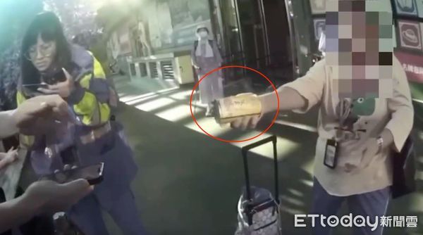 ▲▼游姓婦人告訴員警,是被這種飲料罐砸破頭 。(圖/記者陳以昇翻攝)