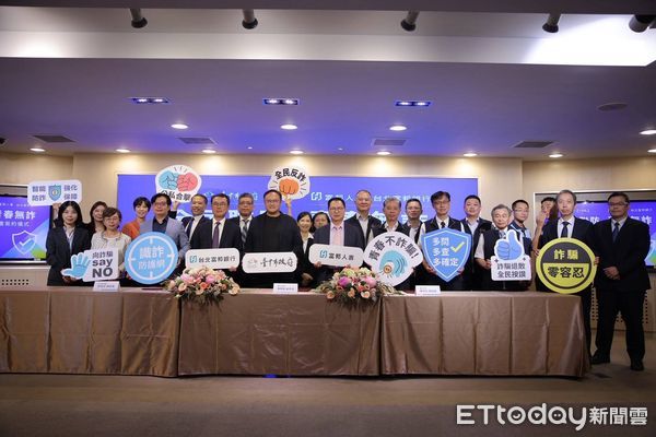 ▲▼台中市副市長鄭照新與富邦人壽、北富銀、台灣高等檢察署台中檢察分署簽署反詐騙意向書。(圖/台中警方提供,下同)