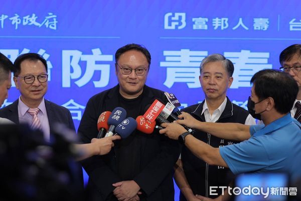 ▲▼台中市副市長鄭照新與富邦人壽、北富銀、台灣高等檢察署台中檢察分署簽署反詐騙意向書。(圖/台中警方提供,下同)