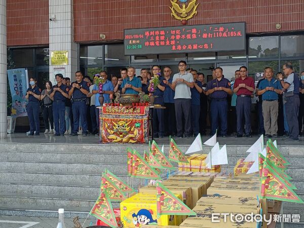 ▲東港警分局中元普渡。(圖/記者陳崑福翻攝)
