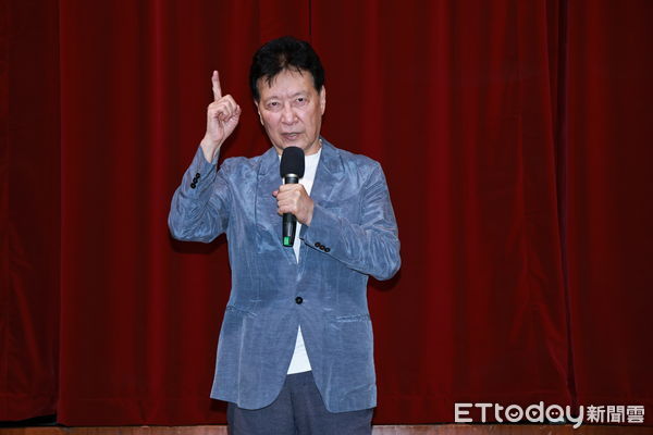 ▲▼趙少康說明接受中評委證書相關 。(圖/記者黃克翔攝)