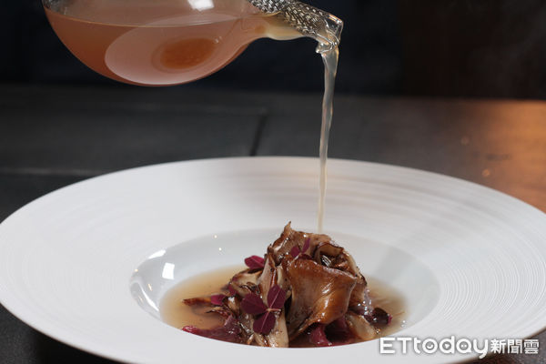 ▲LIN Restaurant法式板前餐廳,9月16日起推出全新秋季套餐。(圖/記者黃士原攝)