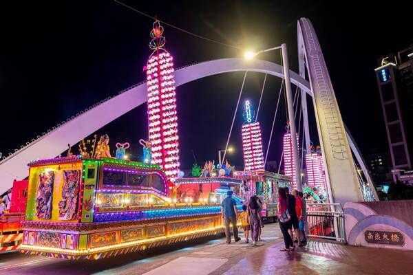 ▲桃園景福宮慶讚中元,水燈排遶境超吸睛