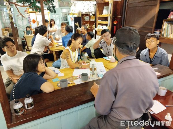 ▲青年以楊逵為靈感設計特色料理,展現新化農產結合文化的創意成果。(記者林東良翻攝,下同)