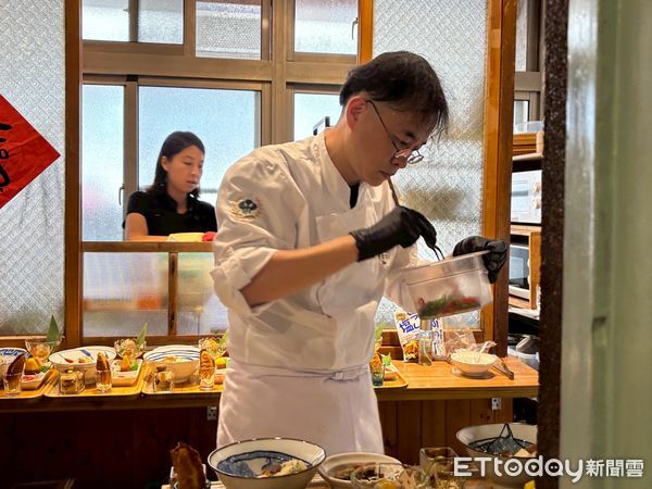 ▲青年以楊逵為靈感設計特色料理,展現新化農產結合文化的創意成果。(記者林東良翻攝,下同)